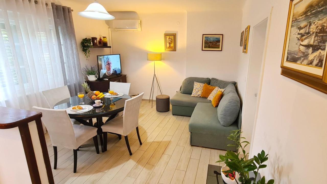 Apartment Sara Poljud Split